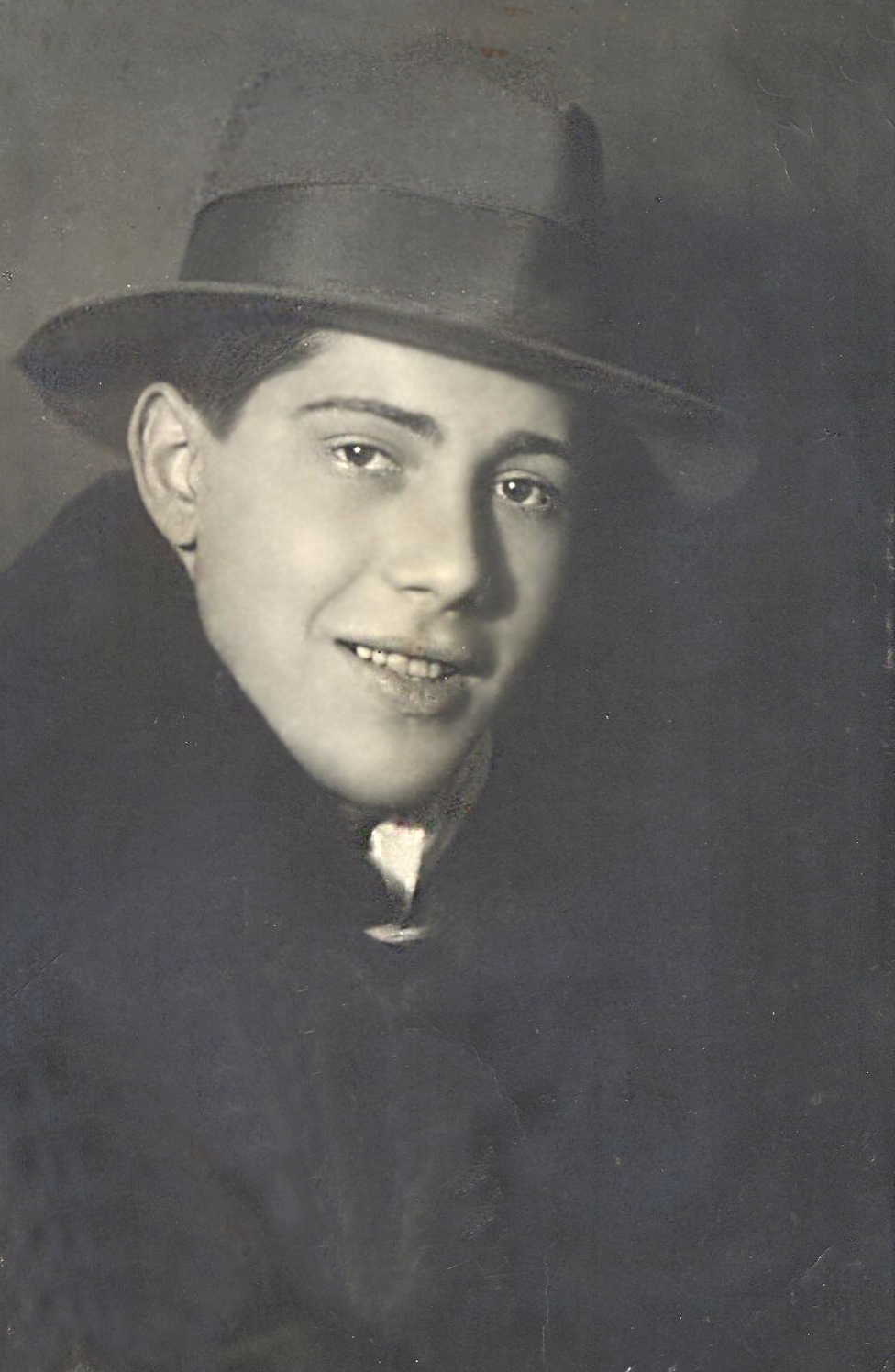 Серёжа Горин перед войной и в 1941 г.
