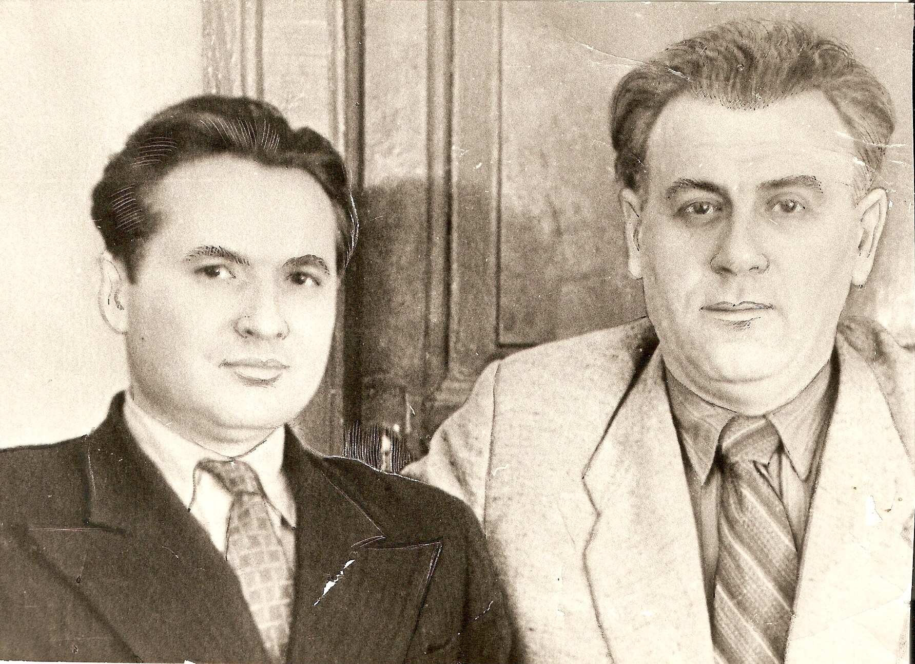 Драматург Д. Девятов и гл. реж. театра В. Галицкий